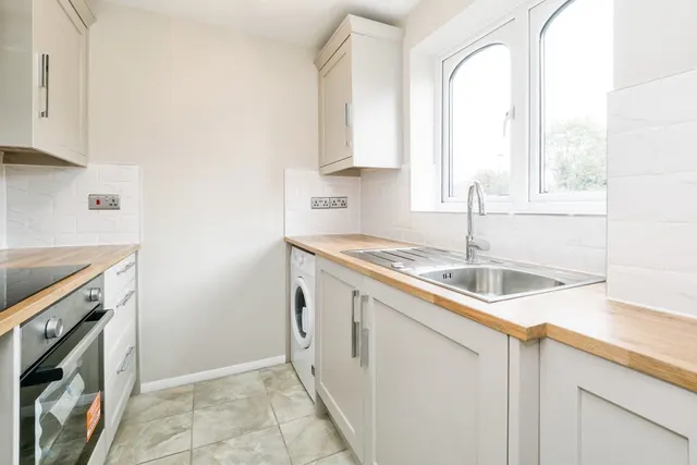 Naunton Way, Hornchurch, RM12, photo 3