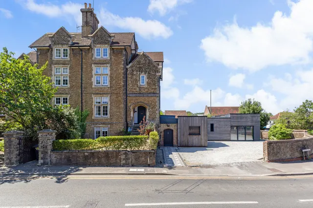 Brighton Road, Godalming, GU7, photo 1