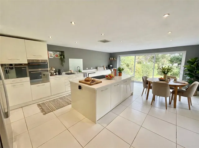 Hinton Wood Avenue, Christchurch, BH23, photo 2