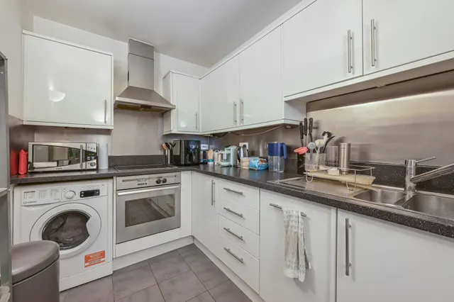 Photo 2 — Flat 96, 1 Prescot Street, London