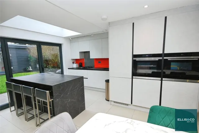 The Vale, Golders Green, NW11, photo 2