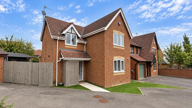 Garthwaite Crescent, Shenley Brook End, photo 3