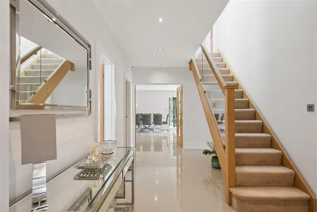 Winmarith Drive, Hale Barns, WA15, photo 2