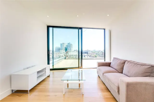 Plumbers Row, Aldgate, E1, photo 2