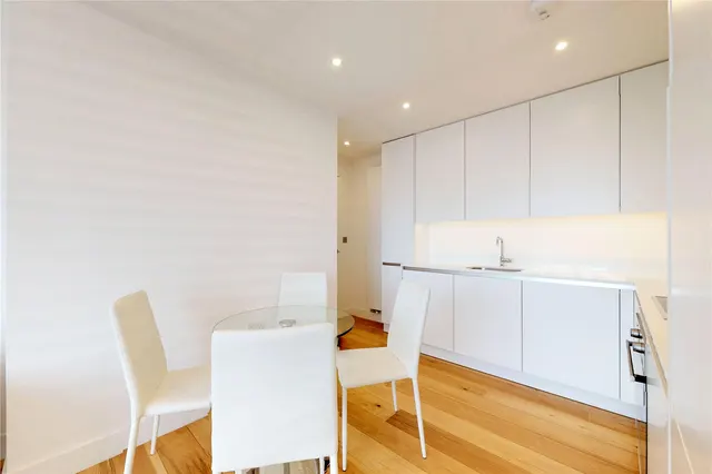 Plumbers Row, Aldgate, E1, photo 3