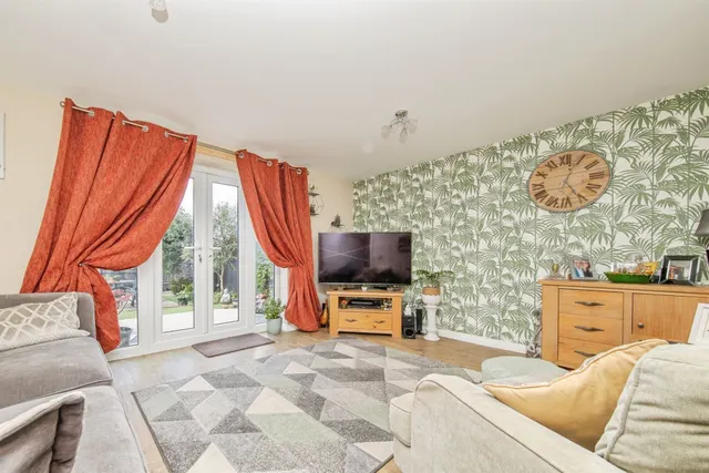 Nancy Blackett Avenue, Walton On The Naze, CO14, photo 1