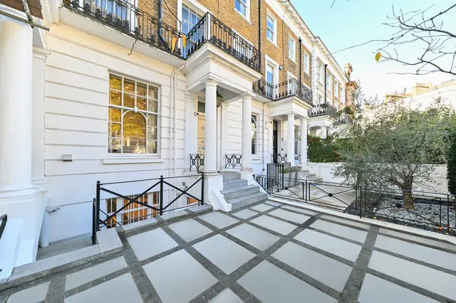 Photo 2 — Drayton Gardens, Chelsea, London, SW10 9SA