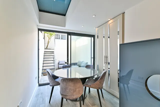 Photo 3 — Drayton Gardens, Chelsea, London, SW10 9SA