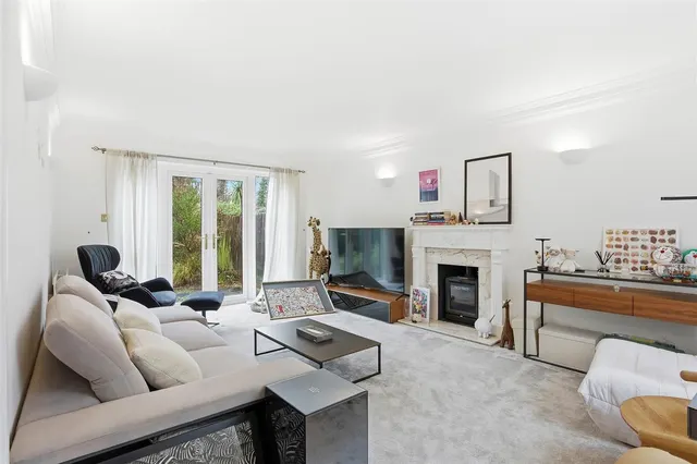 Photo 2 — Hawthorn Close, Banstead, SM7 1ND