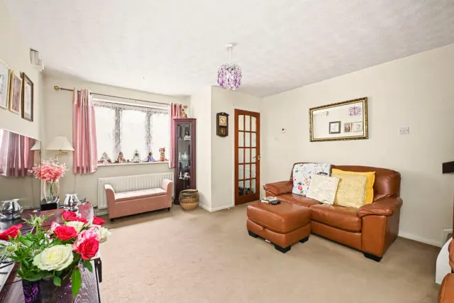 Photo 3 — Hunters Oak, Hemel Hempstead, Hertfordshire, HP2 7SY