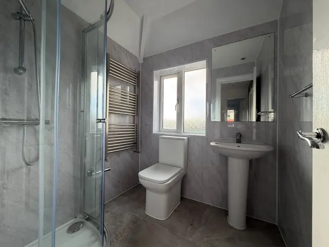 Kings Road, Bingley, BD16