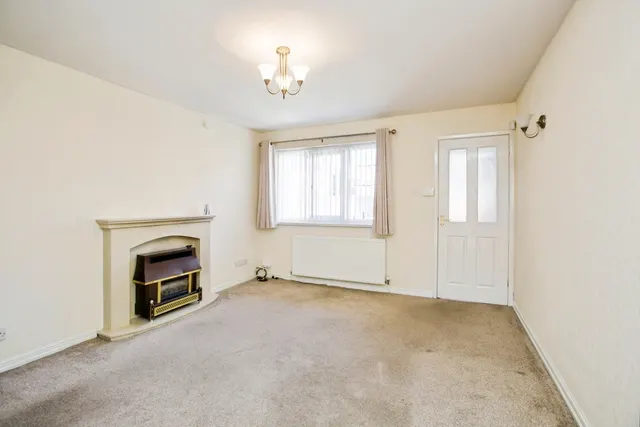 Photo 2 — Natty Fields Close, Halifax, West Yorkshire, HX2