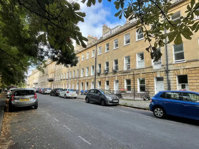 2 bedroom flat — Green Park, Bath