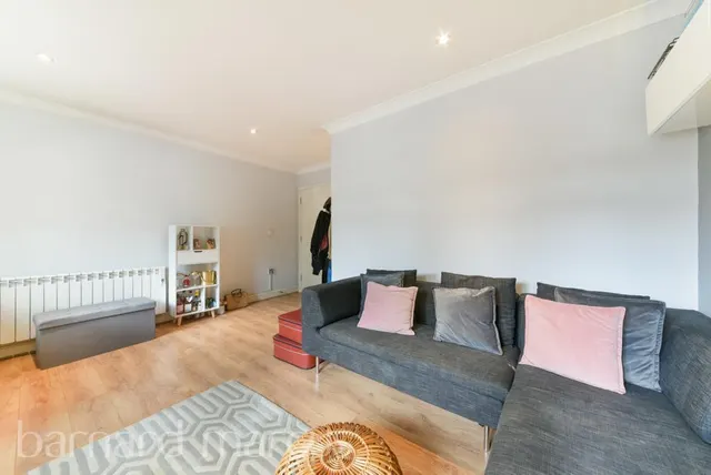 Epsom Road, Epsom, KT17, photo 3