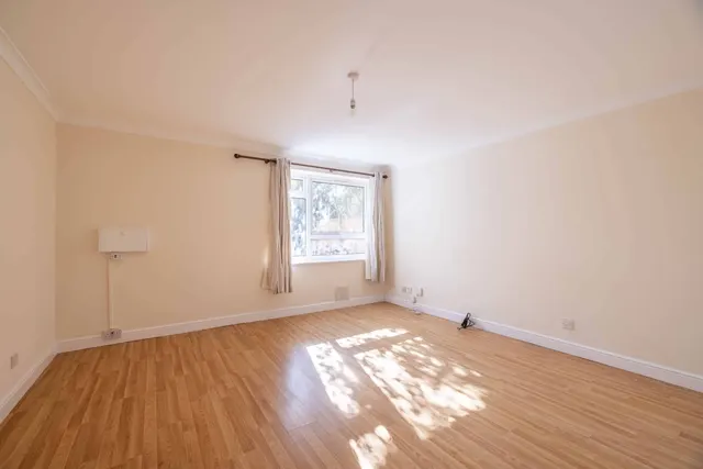 Dedworth Road, Windsor, SL4, photo 1