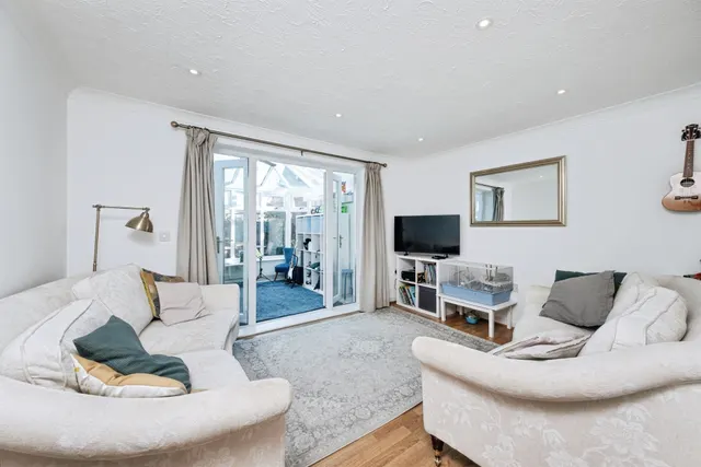Photo 2 — Lapsley Drive, Banbury