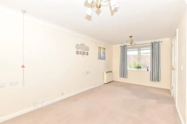 Springwell, Havant, PO9, photo 3