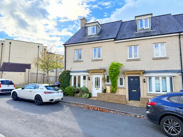 Clarks Way, Bath, BA2, photo 1