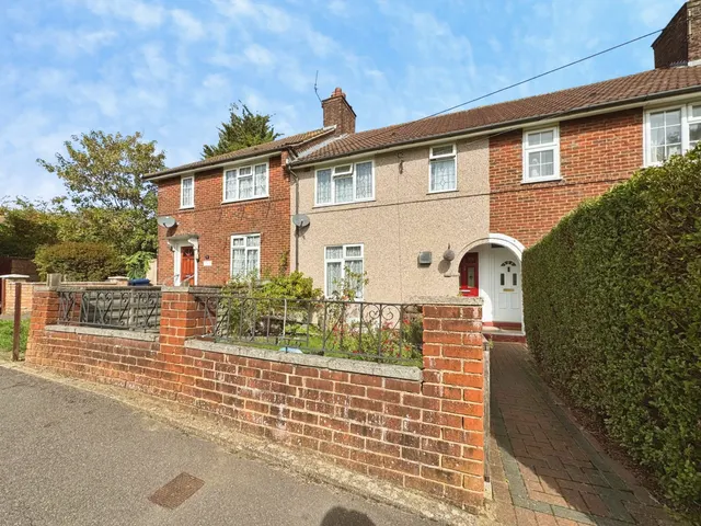 Trevor Gardens, Edgware, HA8, photo 1