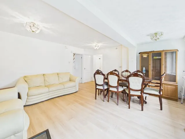 Photo 3 — Glendon Crescent, Ashton-under-Lyne, Greater Manchester, OL6