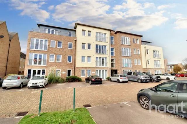 Samuel Jones Crescent, St Neots, PE19, photo 1