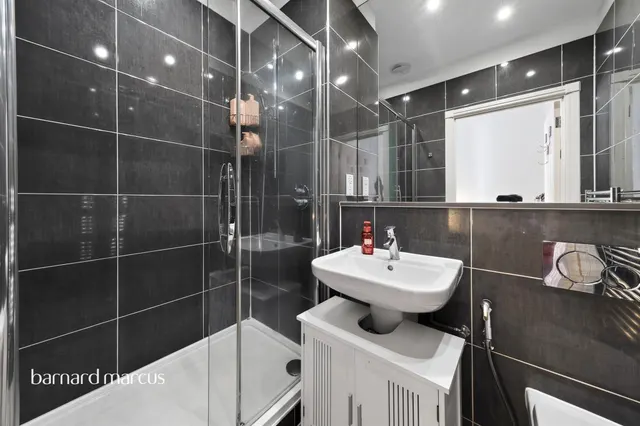 Glanville Way, Epsom, KT19, photo 3