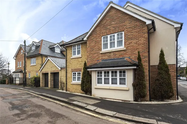 Oldfield Road, Hampton, TW12 2AD, photo 1