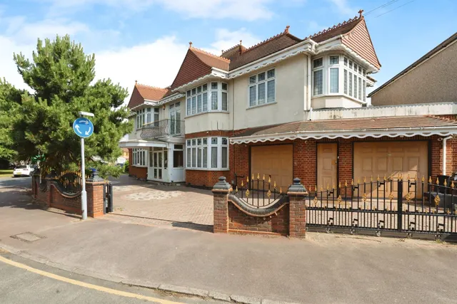 Stratton Drive, Barking, photo 1