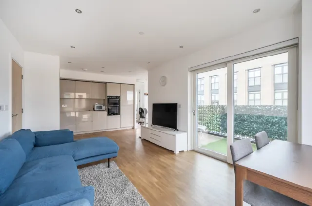 Lismore Boulevard, Colindale, NW9, photo 1