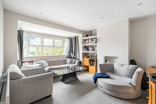 South Avenue, Farnham, GU9, photo 2