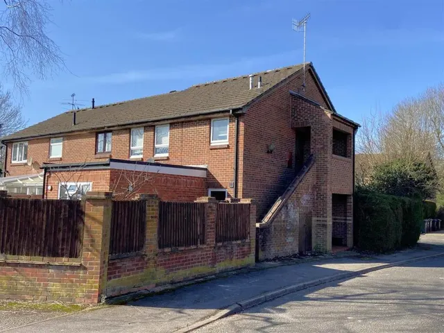 Hellyer Way, Bourne End SL8 5XN, photo 1