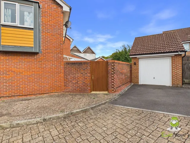 Edmund Court, Basingstoke, RG24, photo 2