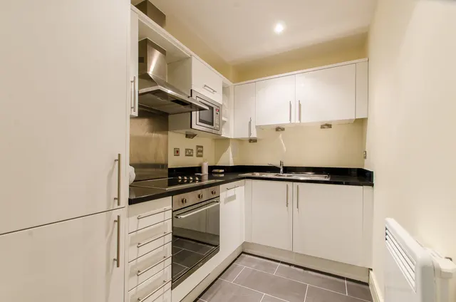 Photo 3 — Flat 408, 118 Southwark Bridge Road, London