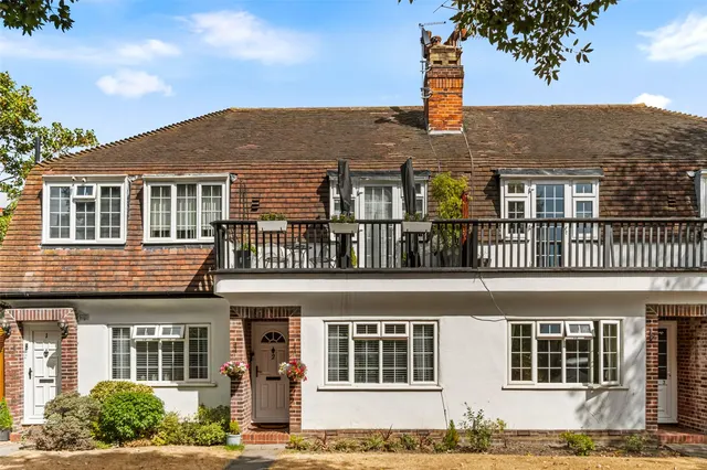 Park Close, Hampton, TW12 2SP, photo 1