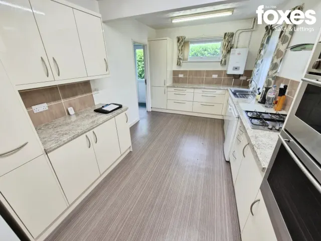Christchurch Road, West Parley, BH22, photo 3