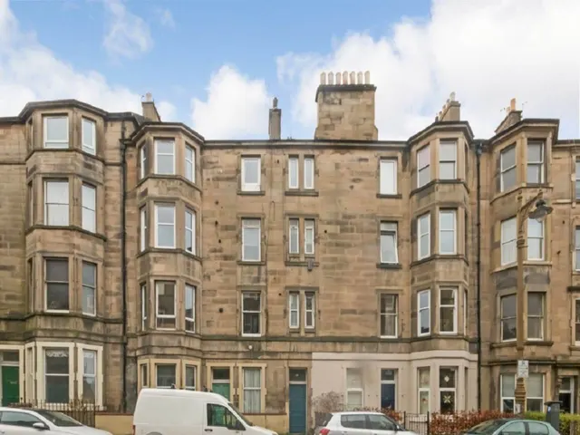 Polwarth Crescent, Edinburgh, EH11 1HN, photo 1