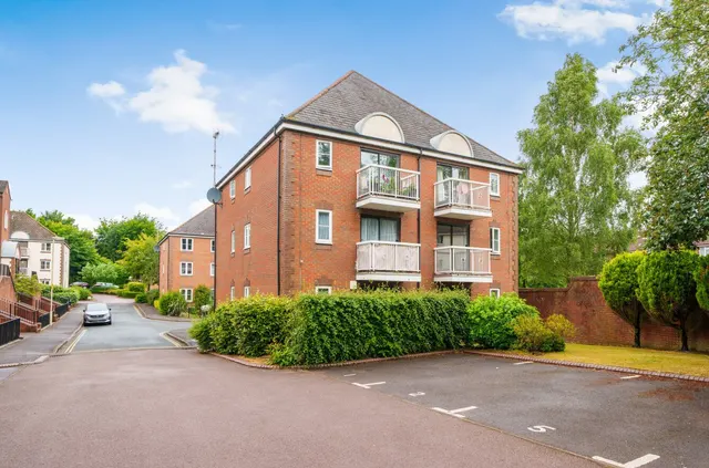 Waterside Court, Alton, GU34, photo 1