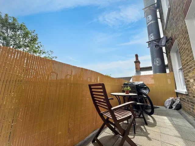 Arthur Road, London, photo 2