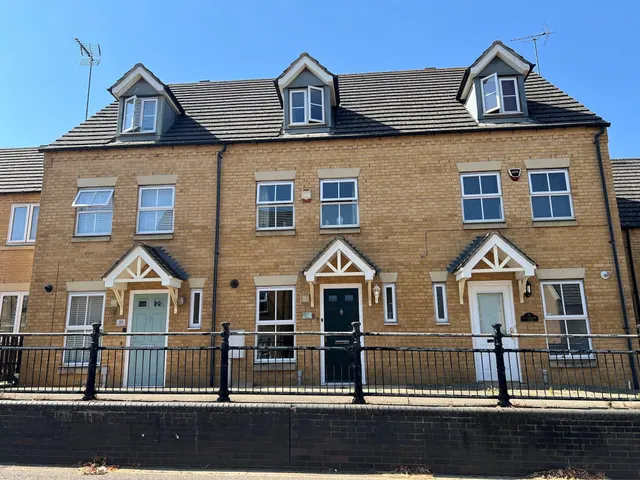 School Lane, Higham Ferrers, photo 1