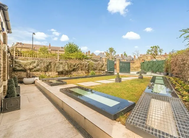 Photo 2 — Margravine Gardens, West Kensington, W6