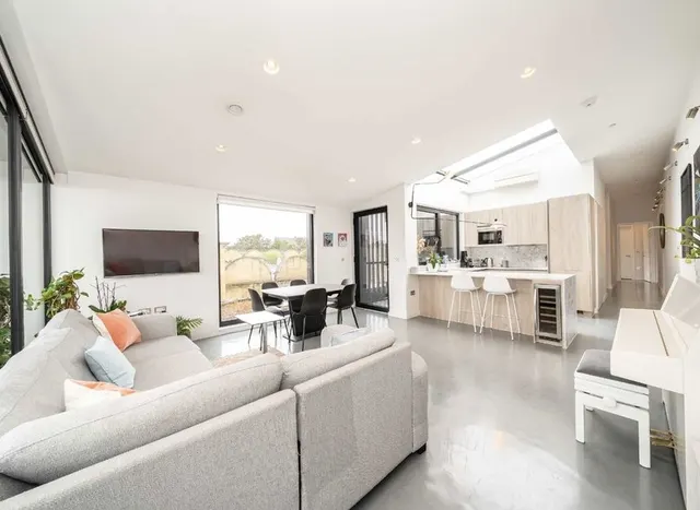 Holmes Road, Kentish Town, NW5, photo 1