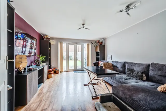 Lavinia Walk, Swindon, SN25, photo 3