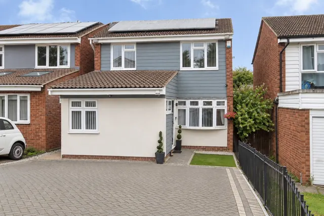 Housman Avenue, Royston, photo 1
