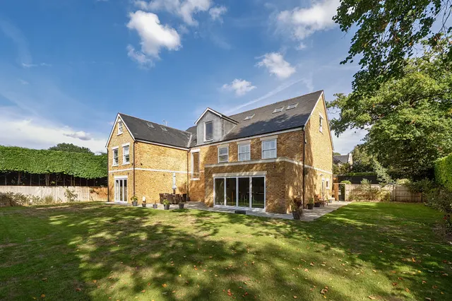 Benfleet Close, Cobham, KT11, photo 2