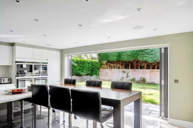Benfleet Close, Cobham, KT11, photo 3