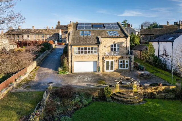 Swallowfield, Hill Top, photo 1