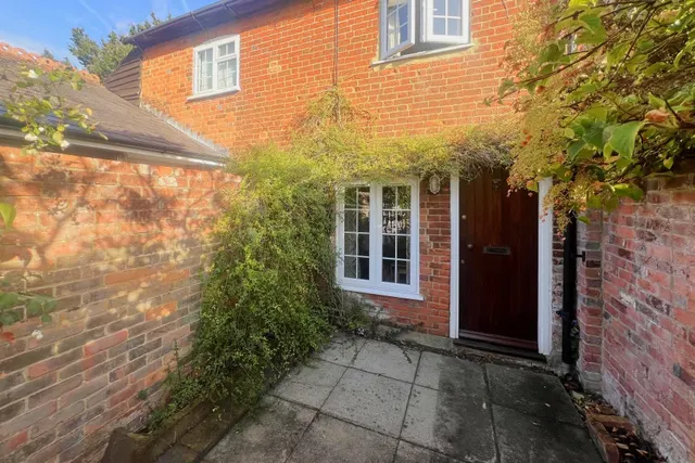 Grove Heath Road, Ripley, GU23, photo 1