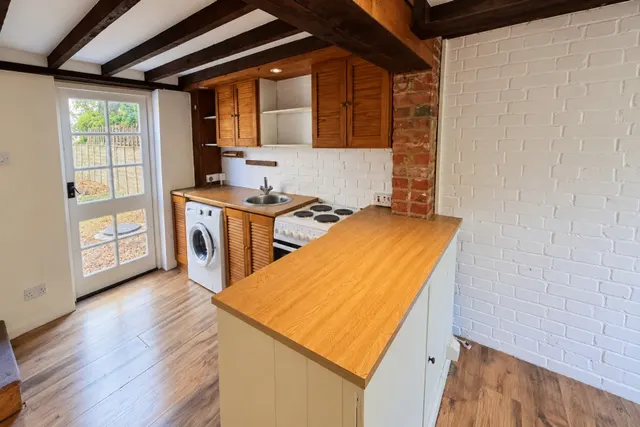 Grove Heath Road, Ripley, GU23, photo 3