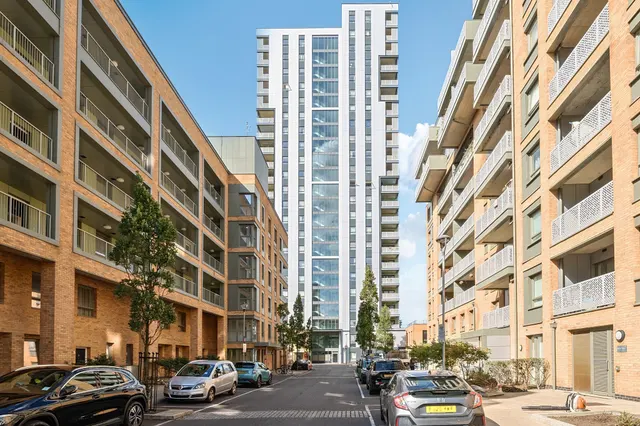 Cannon Road, London, photo 1