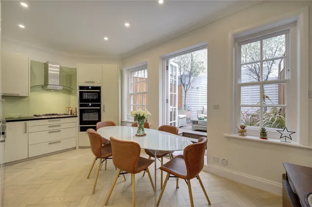 Balfour Mews, Mayfair, W1K, photo 1